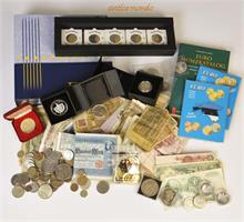 Umfangreiche Sammlung von Geldscheinen und Münzen, darunter ein hoher Anteil an DM und Euromünze