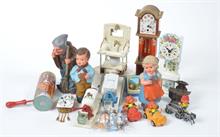Konvolut Kinderspielzeug: Puppenuhren, Puppenküche, Hänsel + Gretel Figuren u.a.