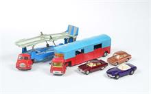 Corgi Toys, Autotransporter, Pferdeanhänger + 3 Autos