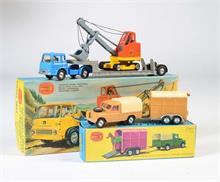 Corgi Toys, Landrover + Pferdeanhänger, beige + Bedford Carrimore + Bagger