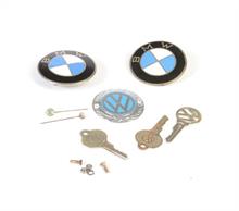 VW + BMW, verschiedene Embleme, Pins + Schlüssel