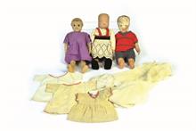 Käthe Kruse, 2 Puppen + Holzpuppe und Kleidung
