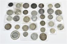Ausland, kl. Konvolut von ausländischen Silbermünzen verschiedener Länder und Staaten. 35 Stück.