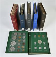 Großes Konvolut Weltmünzen in sechs Alben
