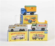 Matchbox, Scaffholding Truck + Greyhound Bus + Truck with Side Office
