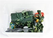 Berger Toy, Britains, 41 Soldaten mit Jeep, Panzer, Kanonen, U-Boot und Schlauchboot