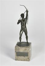 Bogenschütze, Karl Kowalczewski, Bronze auf Marmorsockel, anlässlich des Jubiläums bei Sarotti 1931