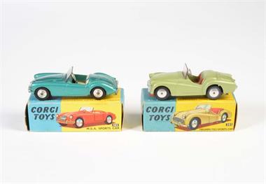 Corgi Toys, Triumph TR 3 mit glatten Felgen, hellgrün metallic + MGA mit glatten Felgen, grün