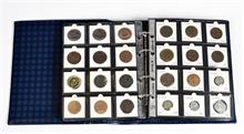 Guernsey, Sammlung von Kursmünzen aus der Zeit von 1830 bis 2012 in einem Album
