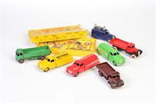 Dinky Toys, 7 Fahrzeuge + Schilder Set