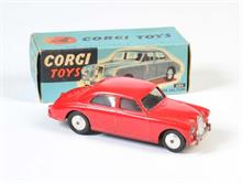 Corgi Toys, Riley Pathfinder Saloon (205), rot mit glatten Felgen + blauer Box