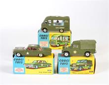 Corgi Toys, Army Field Kitchen + Landrover Weapons Carrier + Oldsmobile Super 88 US Army Staff