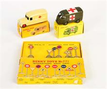 Dinky Toys,  2 Ambulanzen + 7 Verkehrsschilder