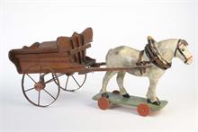 Holzwagen mit Pferd aus Papiermache