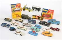Dinky Toys + Corgi Toys, 22 Modellautos