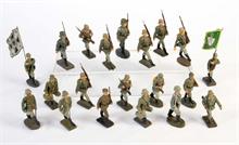 Lineol, Elastolin u.a.,18 marschierende Soldaten + 2 Fahnenträger