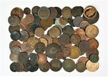 Ausland, kl. Konvolut von alten meist ausländischen Kupfermünzen. Ca. 100 Stück