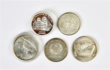 Kl. Konvolut asiatischer Silbermünzen. 5 Stück.