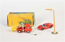 Corgi Toys, Turmwagen mit Straßenlaterne + Ferrari