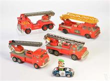 Gama u.a., Konvolut Spielzeug, meist Feuerwehren