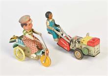 Rasenmähermädchen + Junge auf Dreirad