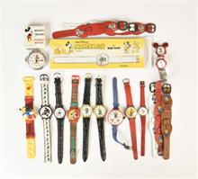 12 Armbanduhren, 1 Taschenuhr + diverse Armbänder mit Disney Motiven