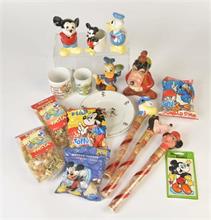 Konvolut Porzellanfiguren, Geschirr + Lebensmittel mit Disney Motiven