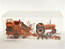 Franklin Mint, Harvester Hollow Farm Tractor Set Diorama
