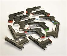 12 Spielzeugpistolen