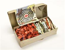 Händlerkarton mit Spielzeuggewehren, Pfeilen + Zielscheiben