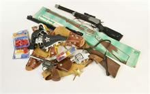 Konvolut Westernspielzeug: Pistolen, Gewehre u.a.