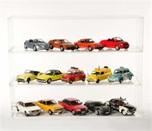 Minichamps, Kyosho u.a., 14 Modellautos (Porsche, Triumph u.a.)
