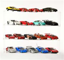 Minichamps, Kyosho u.a., 18 Modellautos (Porsche, Ferrari, Lamborghini u.a.)