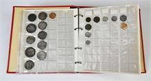 Album mit Münzen aus aller Welt, meist des 20. Jahrhunderts, 91 Stück