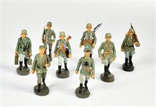 Elastolin, 8 Soldaten in Tätigkeit, marschierend