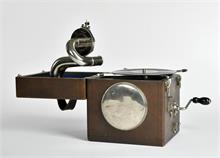 Grammophon, "Peter Pan" mit Uhr (Weckfunktion) v. 1930