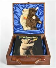 Steiff, Holzkoffer mit Buch und zwei Teddybären