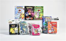 Pokemon, Konvolut Decks (teilw. geöffnet, aber Karten original verpackt), Sleeves, Tin Box u.a.