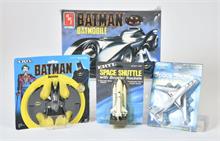 Konvolut AMT 6877 Batman Batmobile Kit, Ertl 2495 Batman Batwing, 1513 Space Shuttle & 1515 Space Shuttle