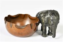 Wiener Bronze, laufender Elefant mit Schale