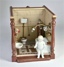 Badezimmer mit Puppe und Zubehör