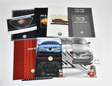 Alfa Romeo, Konvolut Verkaufsprospekte & Mappen
