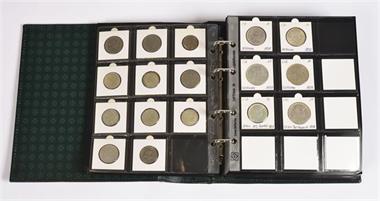 Tschechoslowakei, große Sammlung Münzen aus der Zeit von 1932-1993 in einem Album