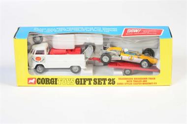 Corgi Toys, VW Pritsche mit Anhänger und Rennwagen