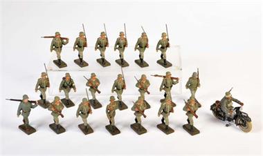 Lineol, 20 marschierende Soldaten + Kradfahrer