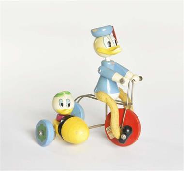 Donald Duck + Trick auf Dreirad