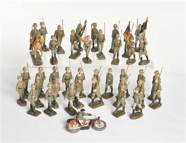 Lineol, Elastolin, 39 Soldaten u.a., Reiter, Motorradfahrer + Fahnenträger