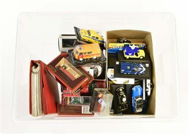Konvolut Modellautos + Matchbox Kataloge 80/90er Jahre