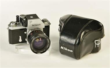 Nikon F mit Panagor 1:2,5-28 mm + Tasche