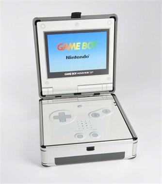 Nintendo, Gameboy Advance SP Ausstellungskoffer mit 3 Gameboys